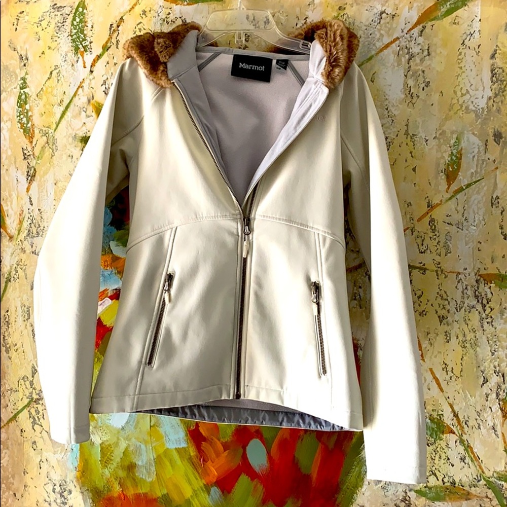 Super cute Marmot shell hoody with faux fur